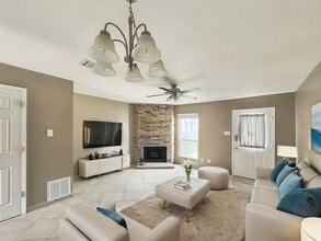 7 Abbey Rd in Euless, TX - Building Photo - Building Photo