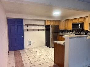 803 9th Ave NW in Puyallup, WA - Foto de edificio - Building Photo