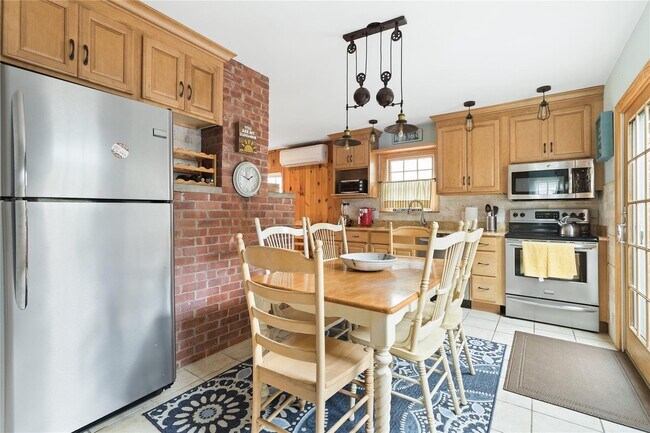 19 Ocean Rd in Ocean Beach, NY - Building Photo - Building Photo