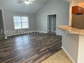 10655 Tecumseh Dr in Newburgh, IN - Foto de edificio - Building Photo
