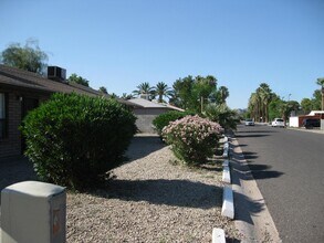 Yale Court in Phoenix, AZ - Building Photo - Building Photo
