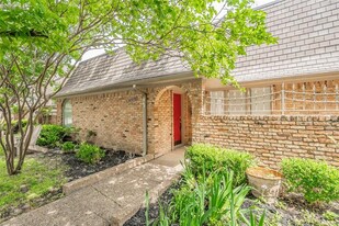 10618 Ravenscroft Dr in Dallas, TX - Building Photo