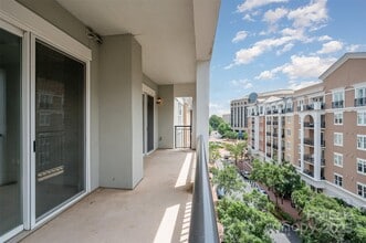 4625 Piedmont Row Dr, Unit 611 in Charlotte, NC - Foto de edificio - Building Photo