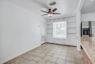 123 Marlin Ave in Galveston, TX - Foto de edificio - Building Photo
