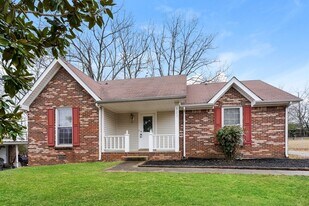 323 Southern Dr in Clarksville, TN - Building Photo