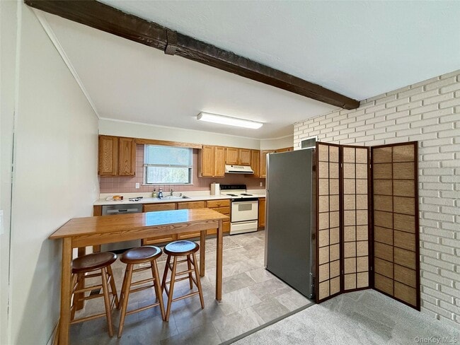 1063 Violet Ave in Hyde Park, NY - Building Photo - Building Photo