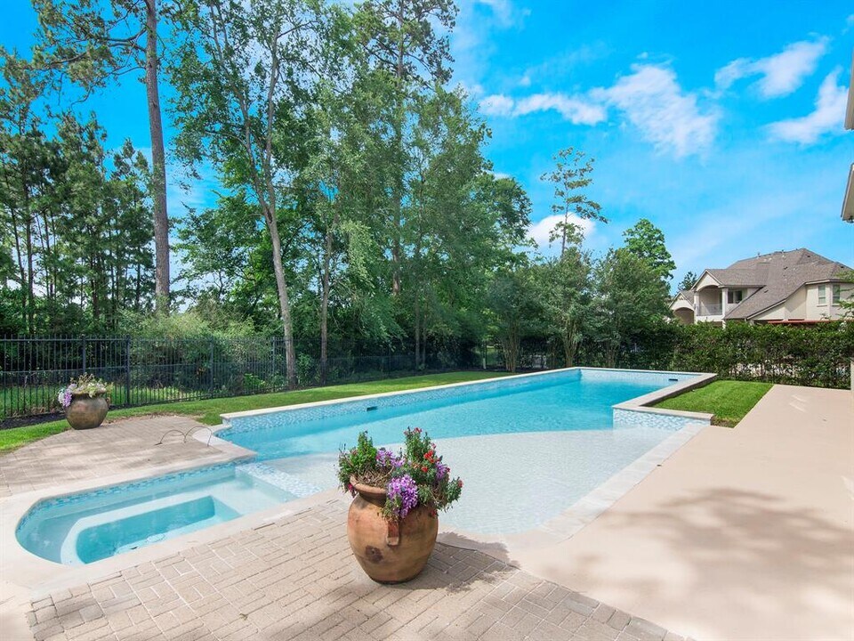 107 W Black Knight Dr in The Woodlands, TX - Building Photo