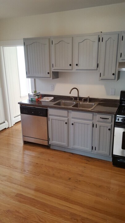 12 Coventry Ave in Yorkville, NY - Foto de edificio