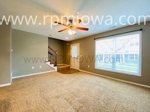 9065 Greenspire Dr in West Des Moines, IA - Building Photo - Building Photo