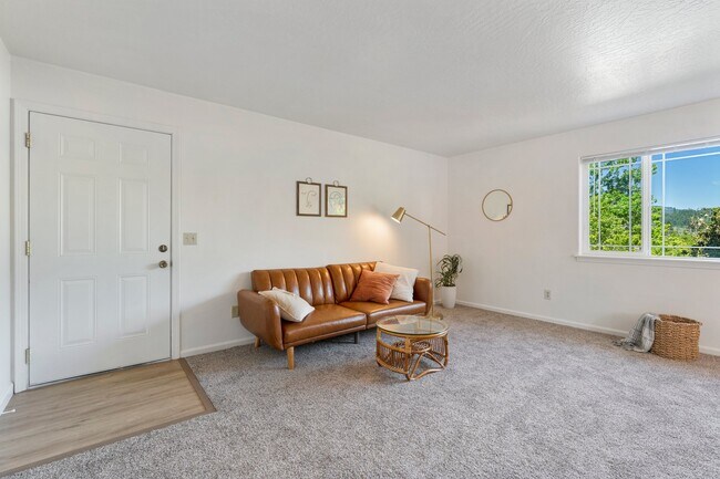 109 Crestview Terrace in Cottage Grove, OR - Building Photo - Building Photo