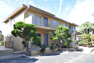 A Walkers Paradise and Serene Canyon Views in San Diego, CA - Building Photo - Building Photo