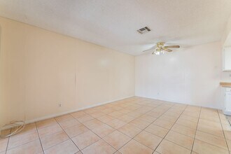 457 N Lamb Blvd in Las Vegas, NV - Building Photo - Building Photo