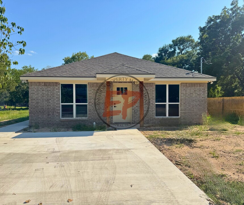 2211 Parrish St in Waco, TX - Building Photo