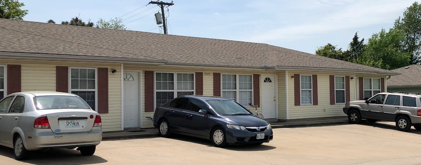 R & L Apartments in Monett, MO - Foto de edificio