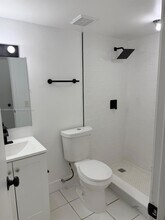 1255 W 53rd St in Hialeah, FL - Foto de edificio - Building Photo