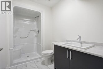 7497 Marvel Dr in Niagara Falls, ON - Building Photo - Building Photo