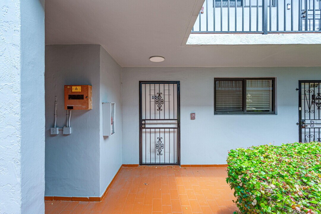 1340 W 41st St in Hialeah, FL - Building Photo