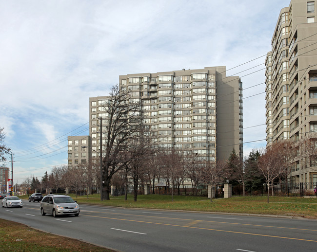 11 Townsgate Dr in Vaughan, ON - Building Photo - Primary Photo