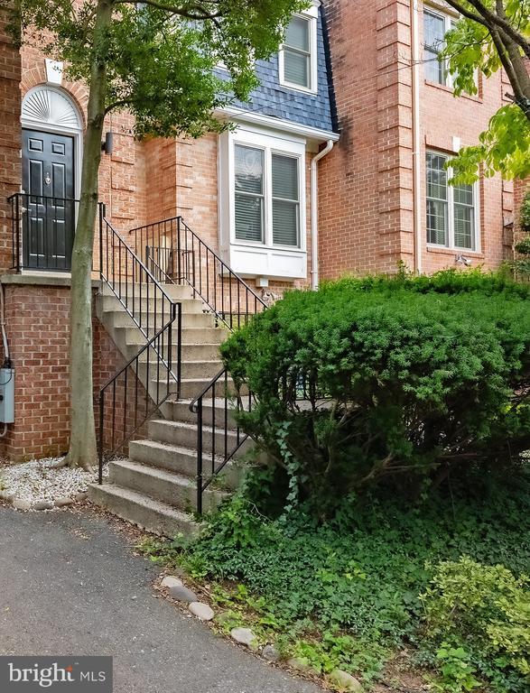 2317 37th St NW in Washington, DC - Building Photo - Building Photo