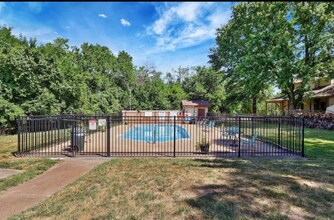 2421 S Yellowstone St in Wichita, KS - Building Photo - Building Photo