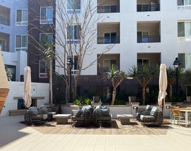 Elan Huntington Beach in Huntington Beach, CA - Foto de edificio - Building Photo