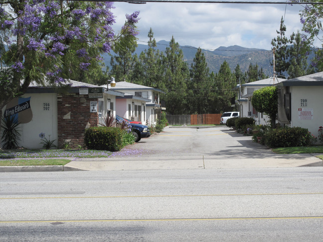 Arrow Apartments in Azusa, CA - Foto de edificio - Building Photo