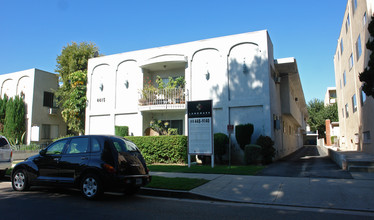 4415 Ventura Canyon Ave in Van Nuys, CA - Building Photo - Building Photo