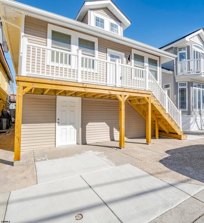 property at 3 S Richards Ave