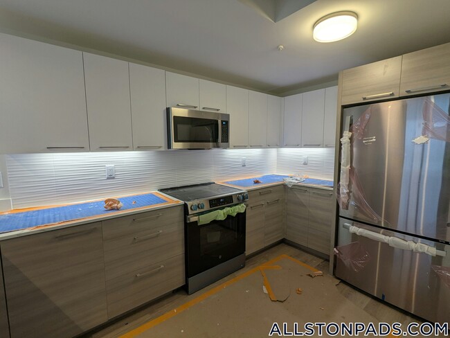 1079 Commonwealth Ave in Boston, MA - Building Photo - Building Photo