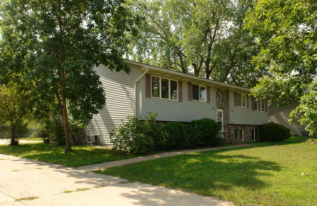 4940 101st Ln NE in Blaine, MN - Building Photo