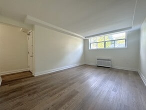 155 Stanley Ave in Toronto, ON - Building Photo - Building Photo