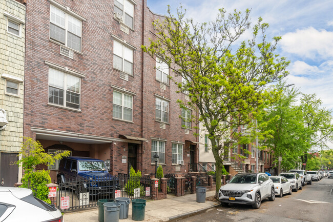 222 Eckford St in Brooklyn, NY - Building Photo - Building Photo