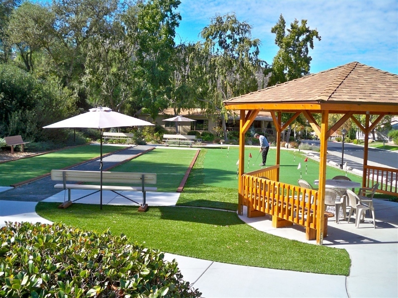 8975 Lawrence Welk Dr in Escondido, CA - Foto de edificio