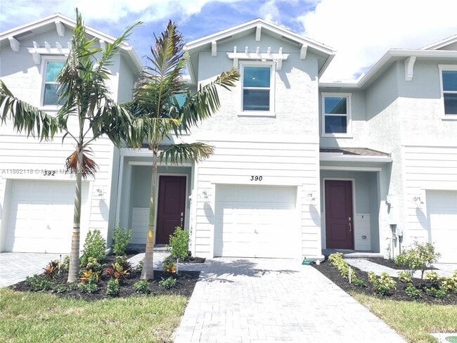 property at 390 SE Crossoak Ln