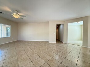 2240 Shadow Canyon Dr in Henderson, NV - Building Photo - Building Photo