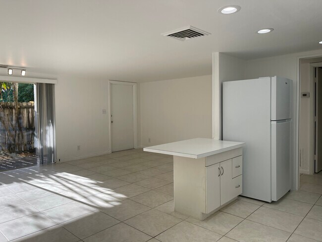 186 NW 4th Ave, Unit B in Boca Raton, FL - Building Photo - Building Photo