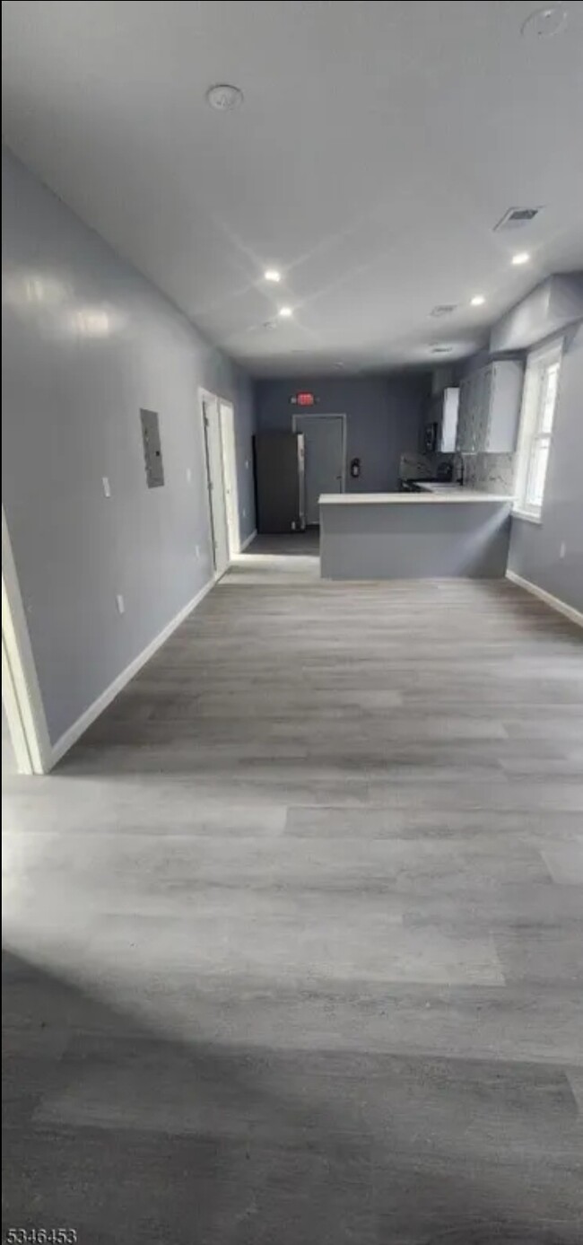41 Wilcox Ave, Unit Fl 2 in East Orange, NJ - Building Photo - Building Photo
