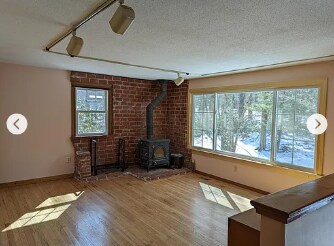 536 W Pelham Rd in Amherst, MA - Building Photo