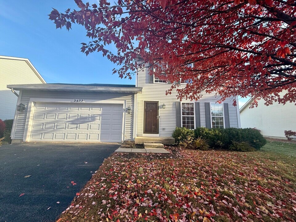 2477 Smithfield Ct in Aurora, IL - Building Photo