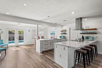 2572 Jefferson Cir in Sarasota, FL - Building Photo - Building Photo