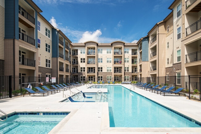 Broadmoor63 in Omaha, NE - Building Photo - Building Photo