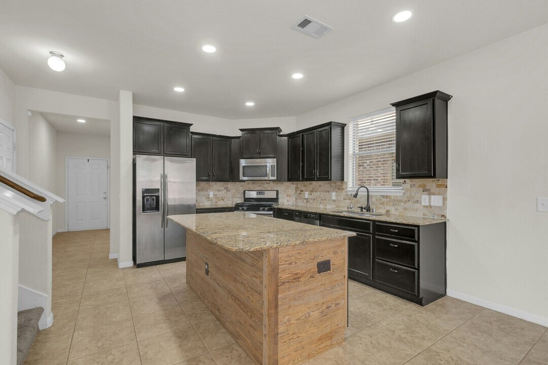 19239 Midnight Glen Dr in Cypress, TX - Building Photo