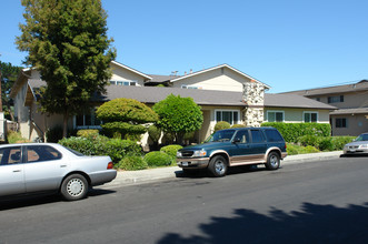 890 Burbank Dr in Santa Clara, CA - Building Photo - Building Photo