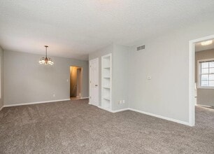 732 12th St in West Des Moines, IA - Foto de edificio - Building Photo