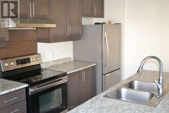 206 Fruitvale Cir in Brampton, ON - Building Photo - Building Photo