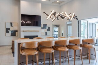 Viridian Apartments in Bowling Green, KY - Foto de edificio - Building Photo