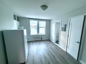 241 E Broadway, Unit 2M in Long Beach, NY - Building Photo - Building Photo