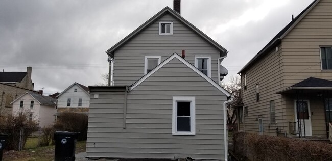2230 Kinkel Ave in Cleveland, OH - Building Photo - Building Photo