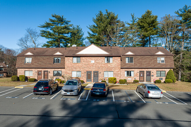 Mountaindale Condominiums in Thomaston, CT - Building Photo - Building Photo