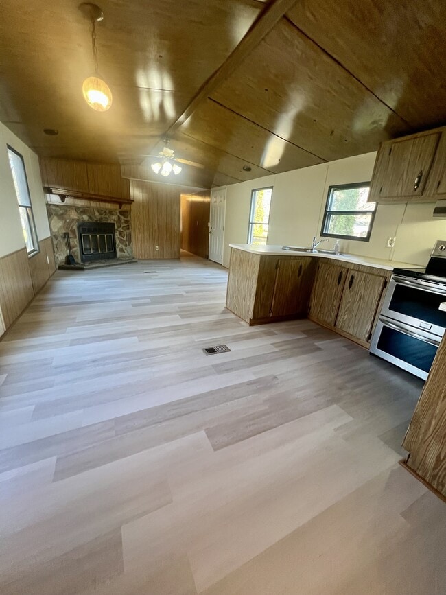 47 Pink Pearl Ln in East Flat Rock, NC - Building Photo - Building Photo